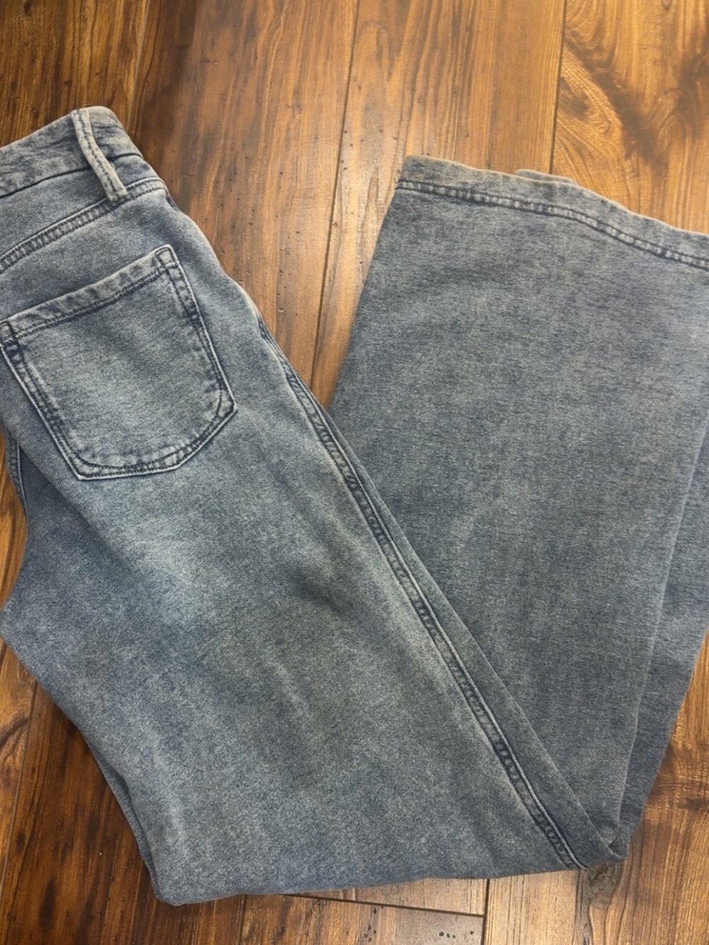 Good American Light Blue High-Rise Jeans/Sweats